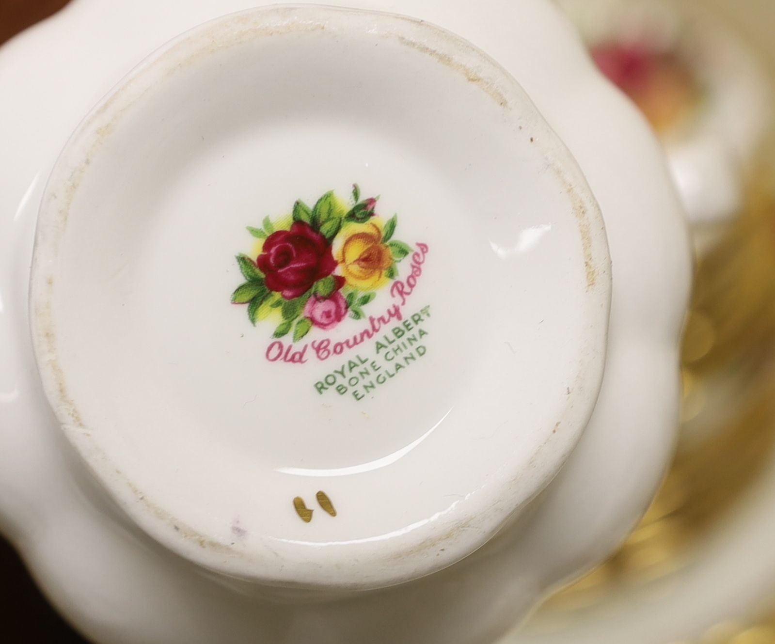 Quantity of Royal Albert 'Old Country Roses' tablewares